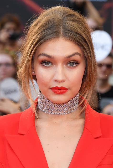 gigi hadid red carpet.